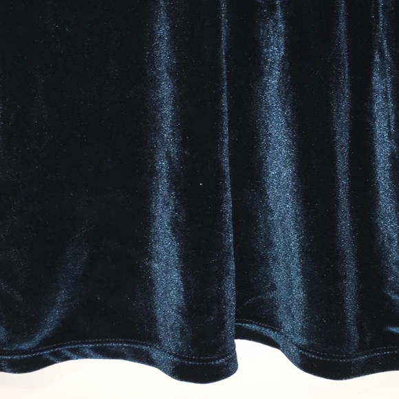 B.L.E.U. Velvet-like Jeweled Top Size S - Picture 8 of 9